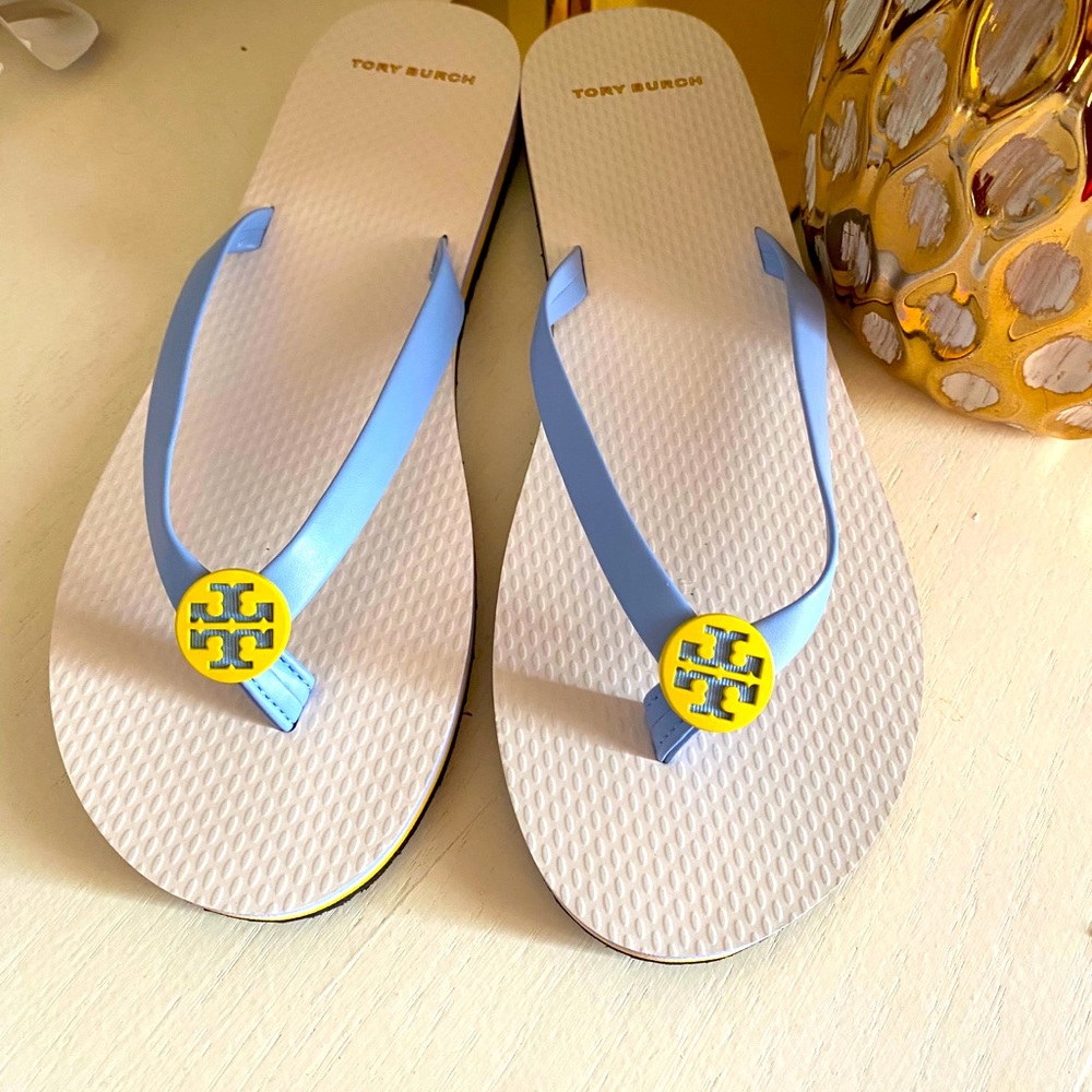 Brand new Tory Burch flip flop 🩴